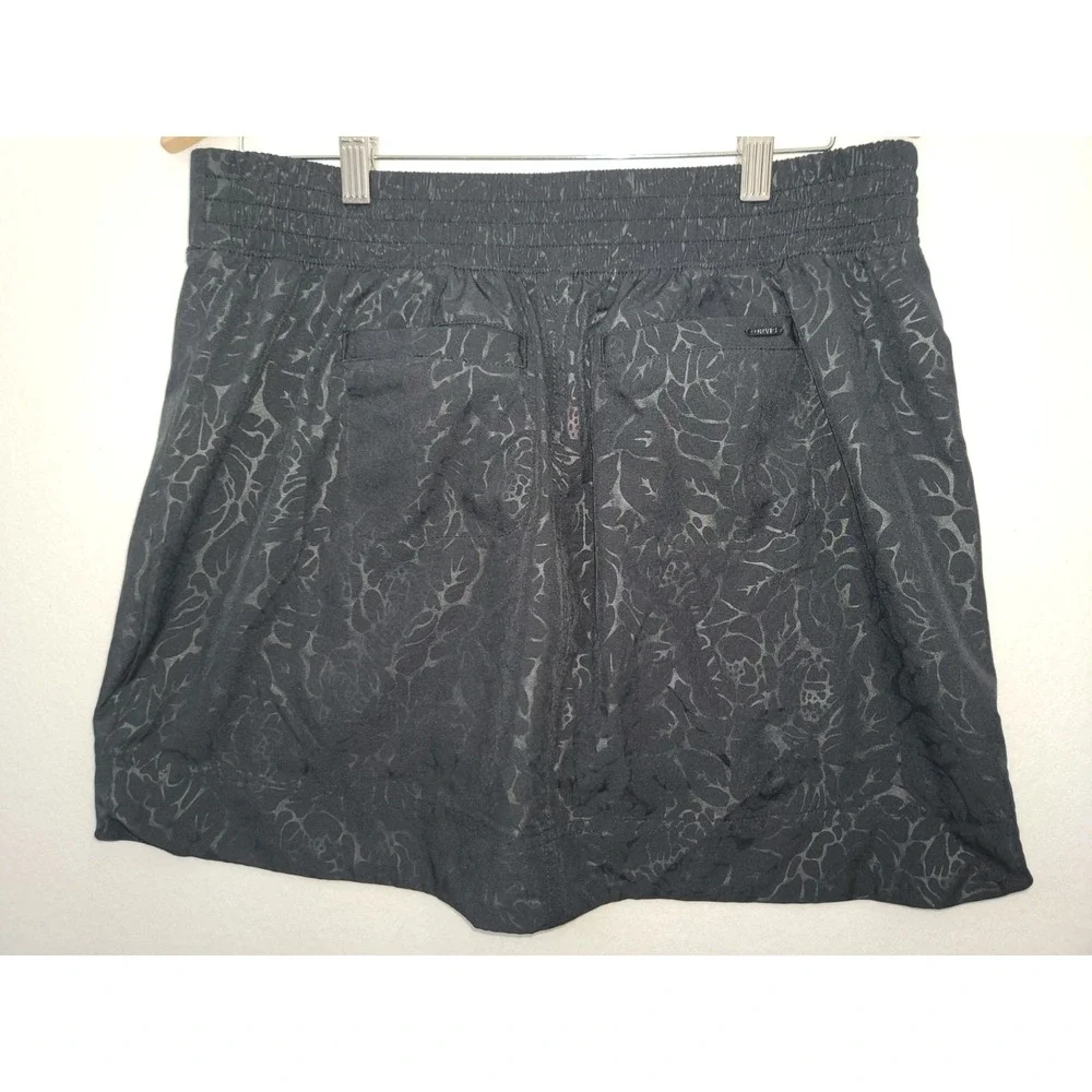 Orvis Travel Skort Womens Medium Black Rose‎ Embossed Mesh Inner Shorts Pull On